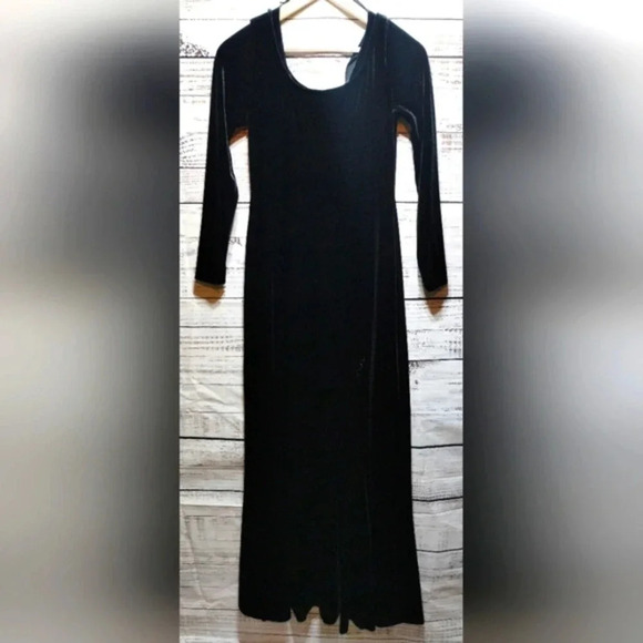Nightway Velvet Dress in Black Velvet size 6 Vintage Formal Maxi Witchy Goth - Picture 1 of 6